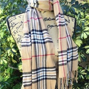 Women’s plaid fringed scarf